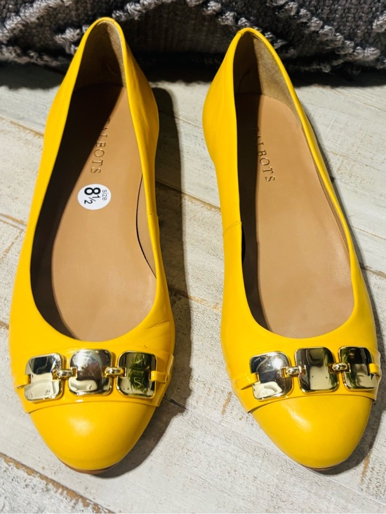 Talbots Shoes - ❤️Talbots Yellow Gold Chain Leather Flats-Sz 8.5